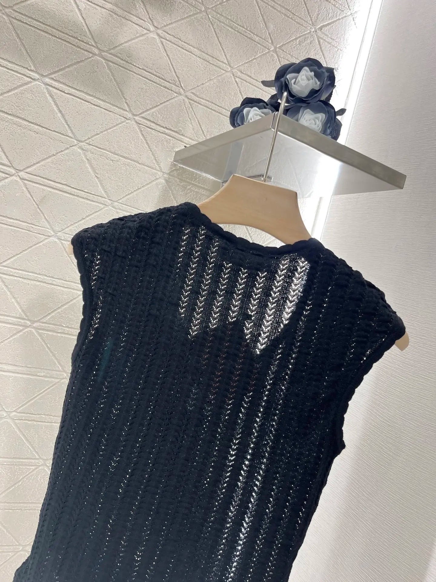 Hollow Pattern Wave Edge Knitted Tank Top